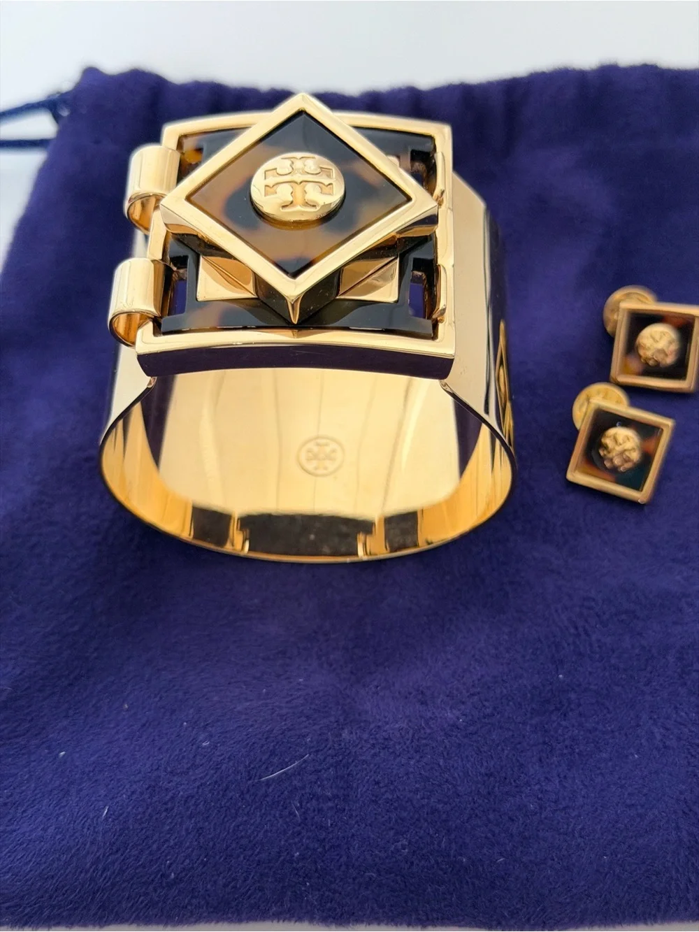 Tory Burch Kira cuff with polished gold Tone & Tortoise accent
